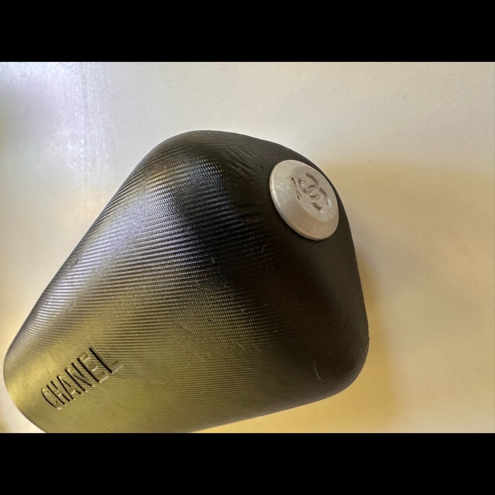 Authentic Chanel leather sunglasses case - Picture 5 of 6